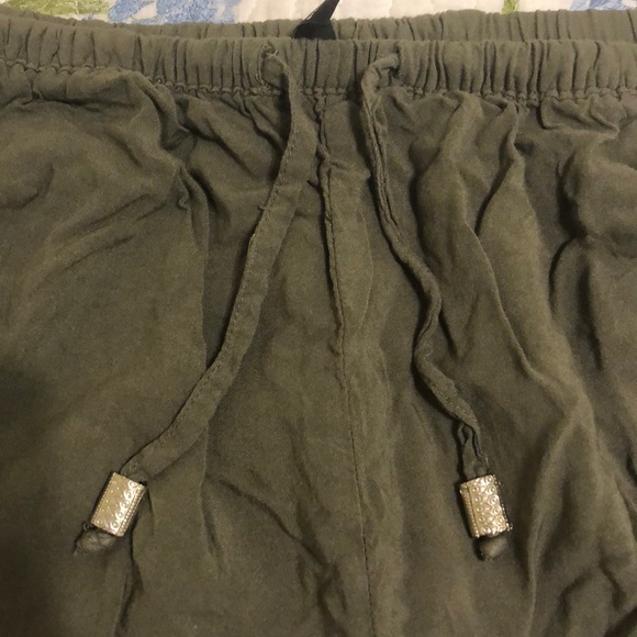 H&M olive green shorts size 10 - Picture 2 of 5